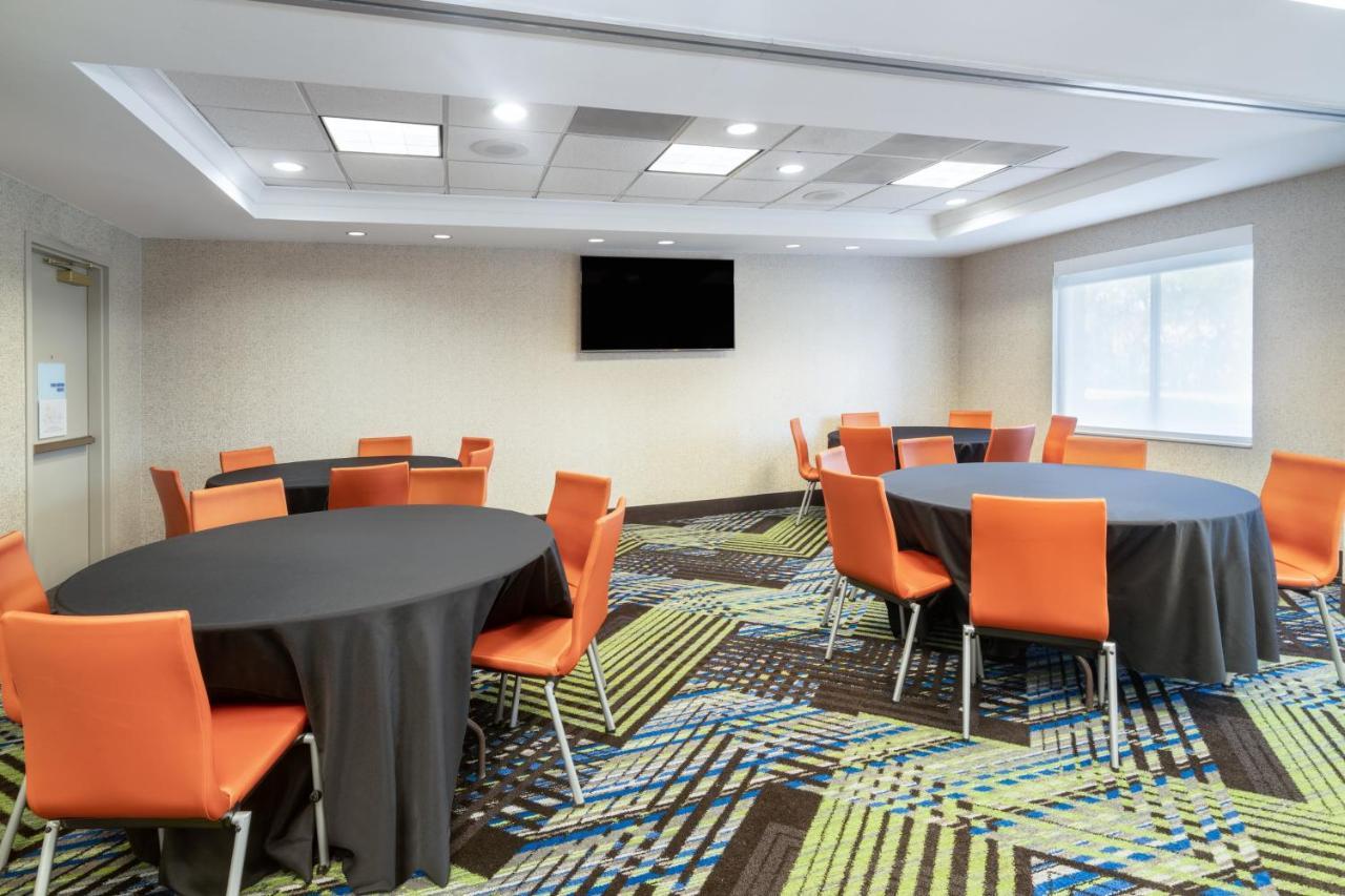 Holiday Inn Express Hotel & Suites Bluffton At Hilton Head Area By Ihg Exterior photo